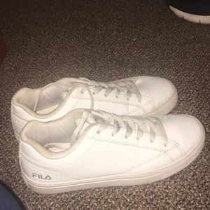 Fila white sneakers 👟🙌🏼